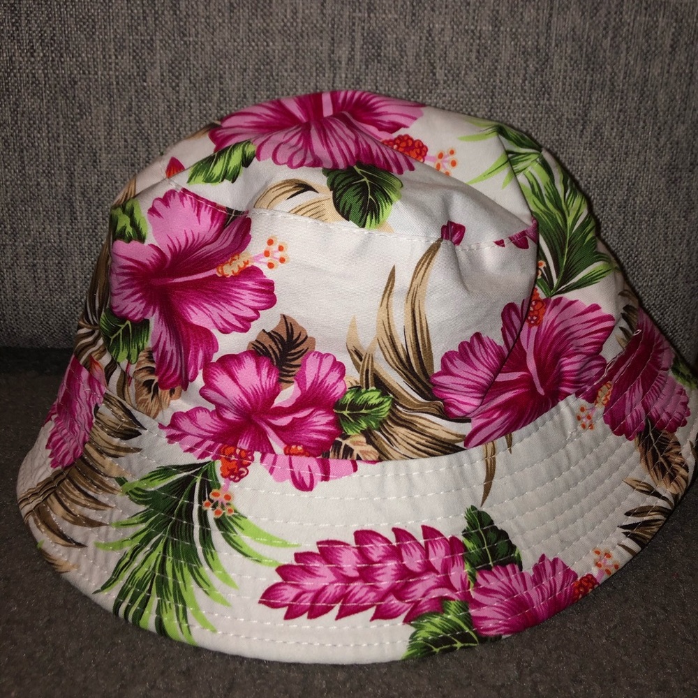 Hawaiian Floral Bucket Hat 🌺